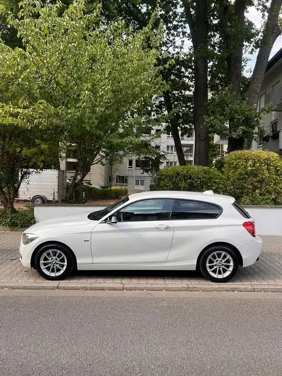 Gebraucht BMW 116 Sport Line 136 PS (100 kW) 2013 Weiß Kleinwagen