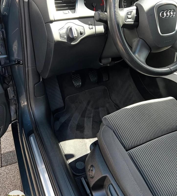 Gebraucht Audi A4 160 PS (117 kW) 2008 Grau Limousine