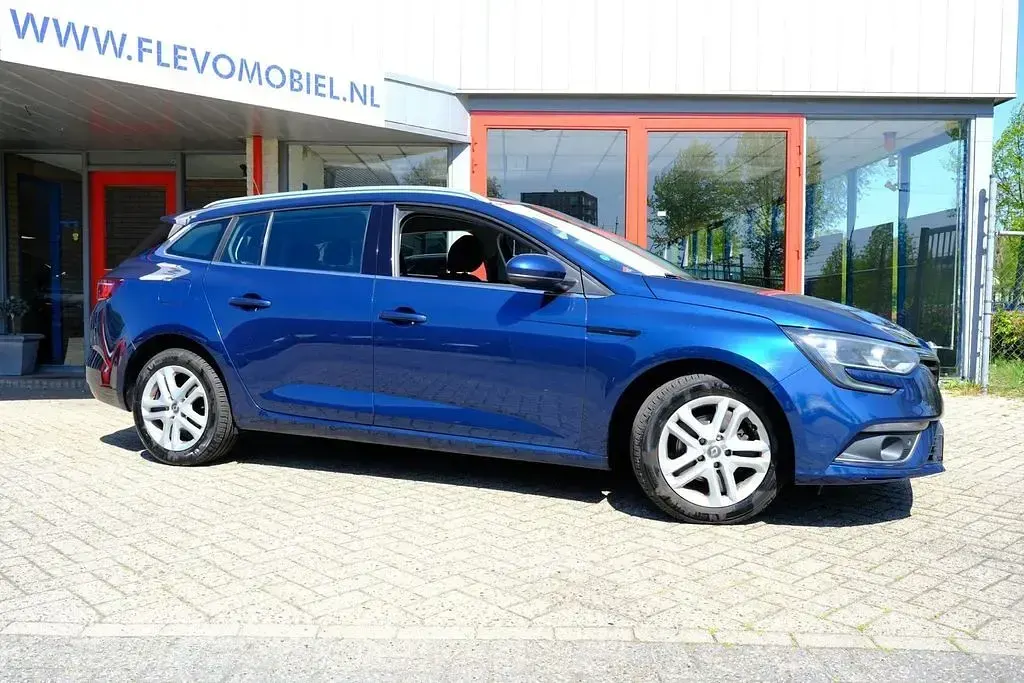 Gebraucht Renault Mégane Zen 132 PS (97 kW) 2017 Blau Kombi