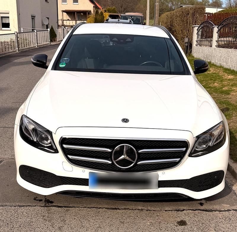 Gebraucht Mercedes E300 306 PS (225 kW) 2019 Weiß Kombi