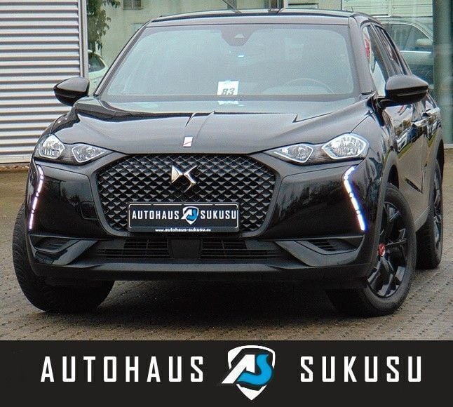 Lackierung schwarz perla nera/ Gebraucht 2022 DS Automobiles DS3 Crossback E-Tense Performance SUV | 15.990 € (Guter Preis) - Bild 1/4