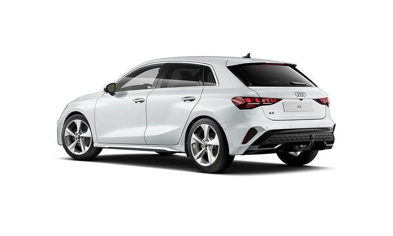 Second-hand Audi A3 S-Line 116 CP (85 kW) 2024 Alb Berlinǎ