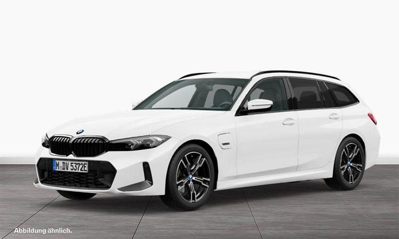 Weiß Gebraucht 2022 BMW 330e M Sport Kombi | 36.590 € (Guter Preis) - Bild 1/3