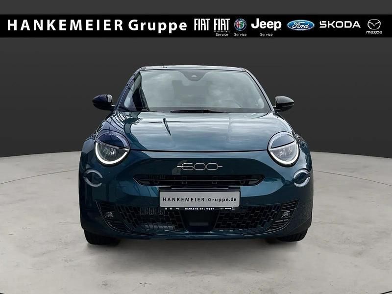 Neu Fiat 600 La Prima 74 PS (54 kW) 2025 Grün SUV