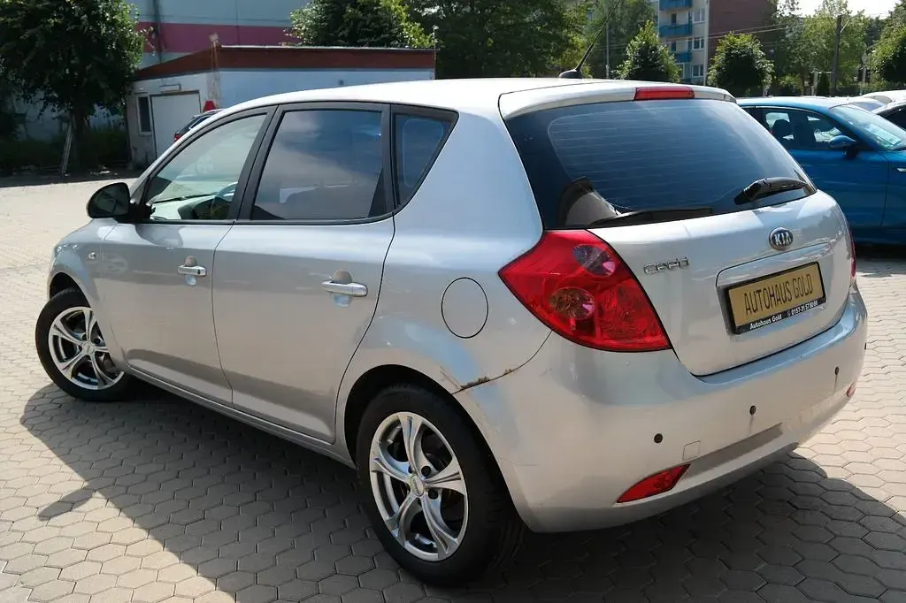 Gebraucht Kia Ceed 109 PS (80 kW) 2007 Silber Kleinwagen