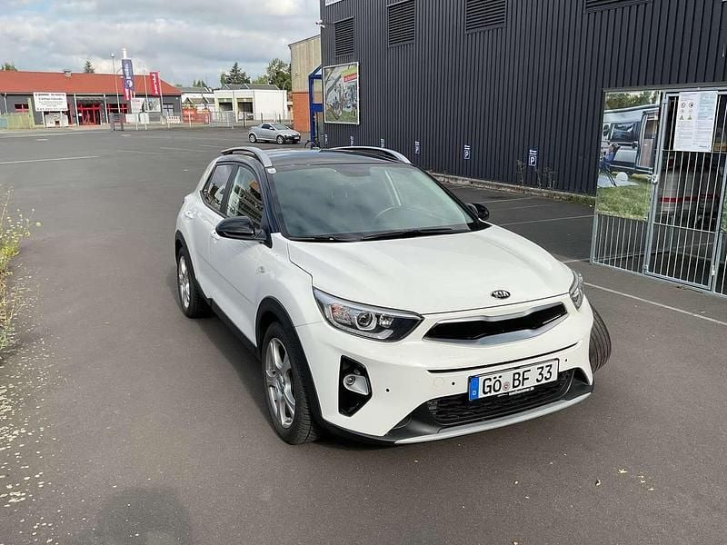 Weiß Gebraucht 2019 Kia Stonic DREAM-TEAM Edition SUV | 14.300 € (Superpreis) - Bild 1/4