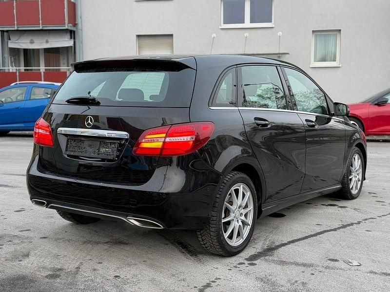 Gebraucht Mercedes B180 122 PS (89 kW) 2015 Schwarz Van / Kleinbus