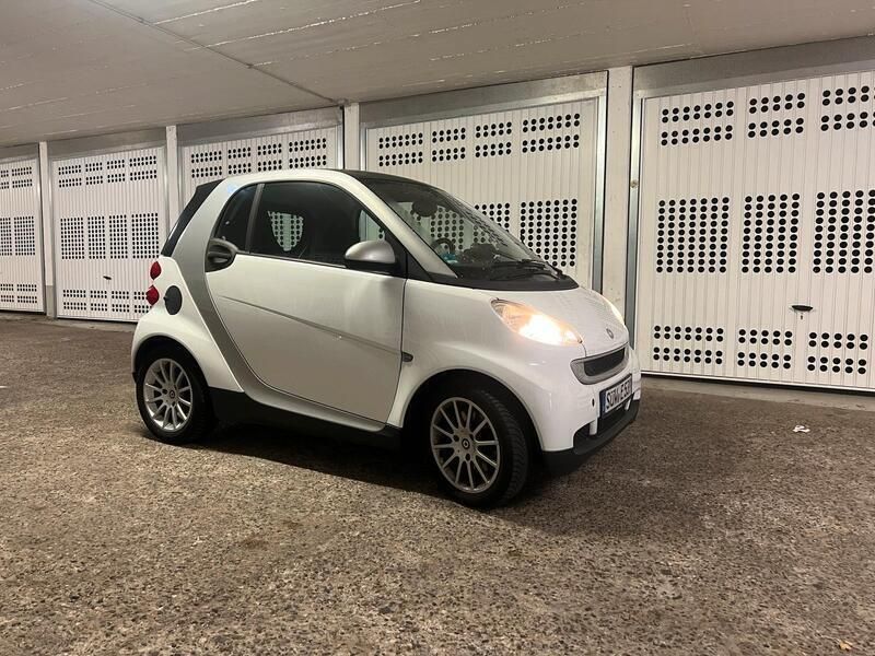 Weiß Gebraucht 2007 Smart ForTwo Coupé Basis Kleinwagen | 3.700 € (Etwas zu teuer) - Bild 1/4