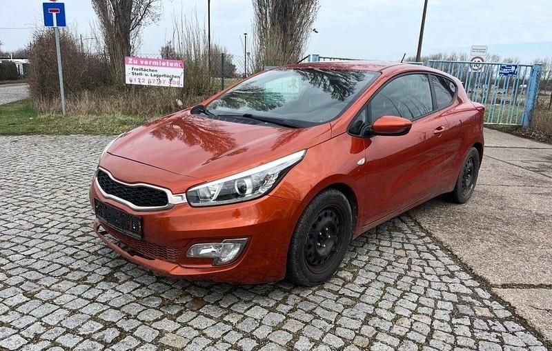 Gebraucht Kia ProCeed Edition 7 135 PS (99 kW) 2013 Orange Kleinwagen