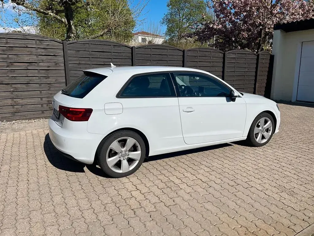 Gebraucht Audi A3 Ambition 125 PS (91 kW) 2015 Weiß Limousine