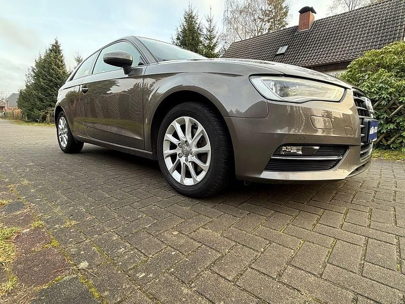 Gebraucht Audi A3 Attraction 122 PS (89 kW) 2013 Grau Kleinwagen
