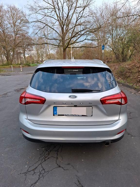 Gebraucht Ford Focus Cool & Connect 125 PS (91 kW) 2020 Silber Limousine