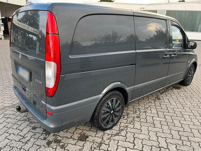 Gebraucht Mercedes Vito 136 PS (100 kW) 2012 Grau Van
