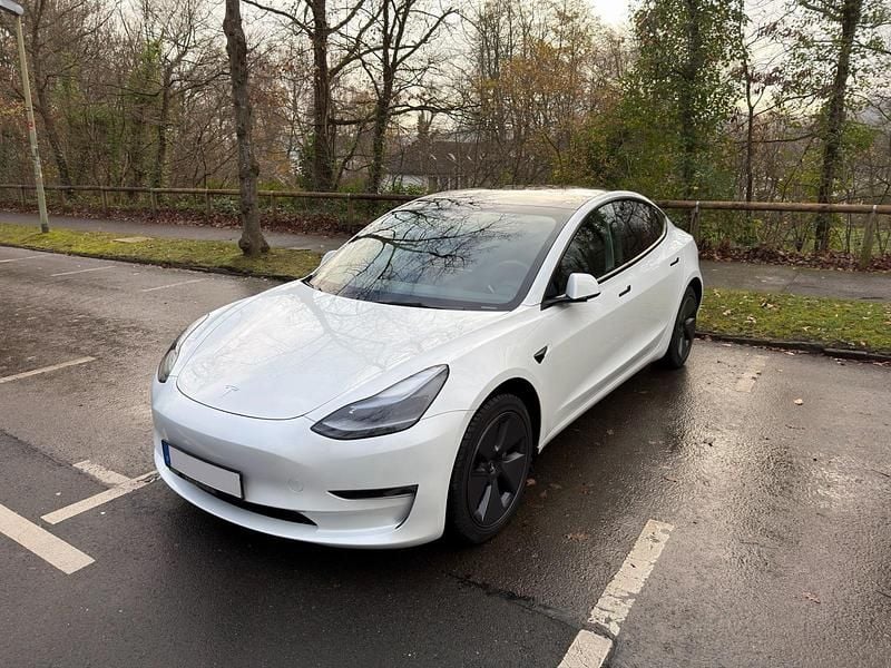 Weiß Gebraucht 2023 Tesla Model 3 Long Range AWD Limousine | 29.999 € (Superpreis) - Bild 1/4
