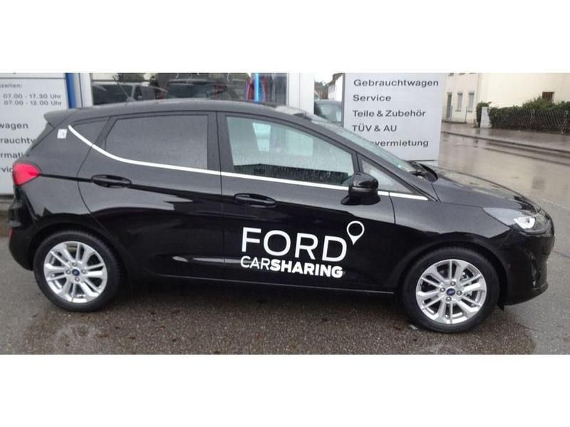 Gebraucht Ford Fiesta Titanium 125 PS (91 kW) 2023 Dunkel schwarz metallic (metallic) Limousine