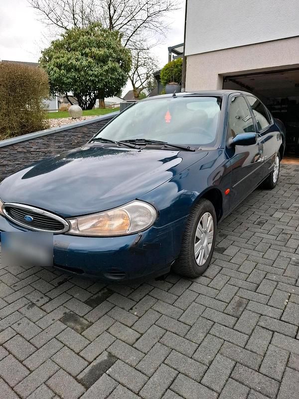 Gebraucht Ford Mondeo 115 PS (84 kW) 1997 Blau Limousine
