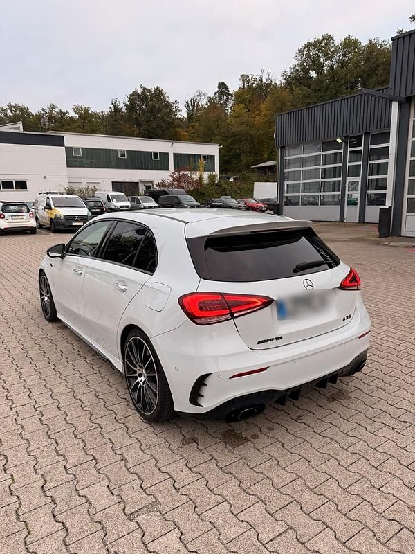 Weiß Gebraucht 2019 Mercedes A35 AMG AMG Limousine | 33.000 € (Fairer Preis) - Bild 1/4