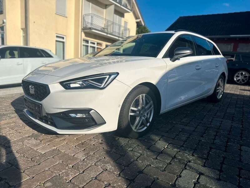 "candy" weiss Gebraucht 2021 Seat Leon FR Kombi | 17.699 € (Fairer Preis) - Bild 1/4