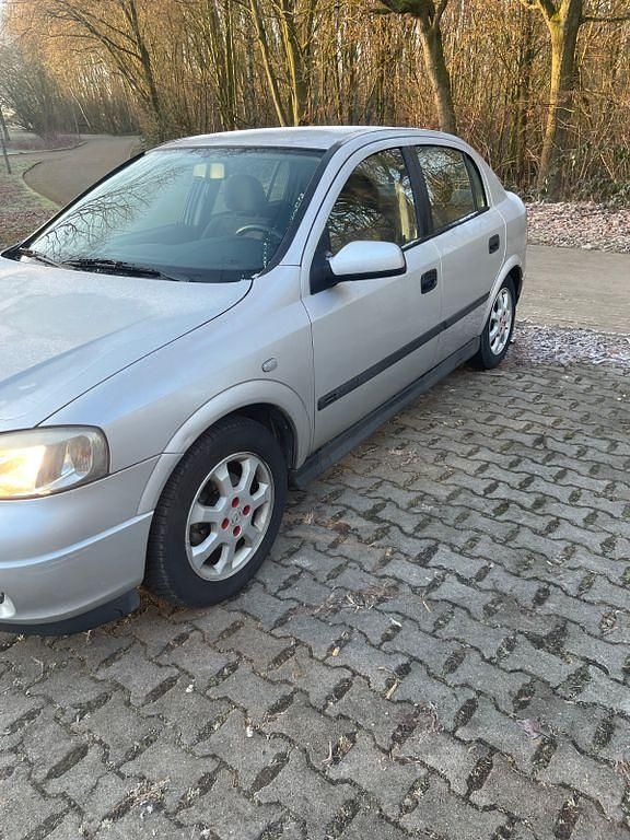 Gebraucht Opel Astra 84 PS (61 kW) 2002 Silber Limousine