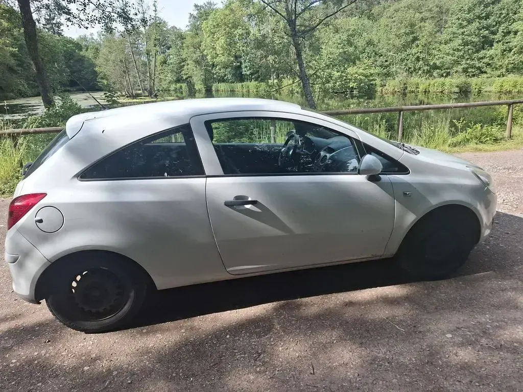 Gebraucht Opel Corsa Selection 60 PS (44 kW) 2009 Weiß Kleinwagen