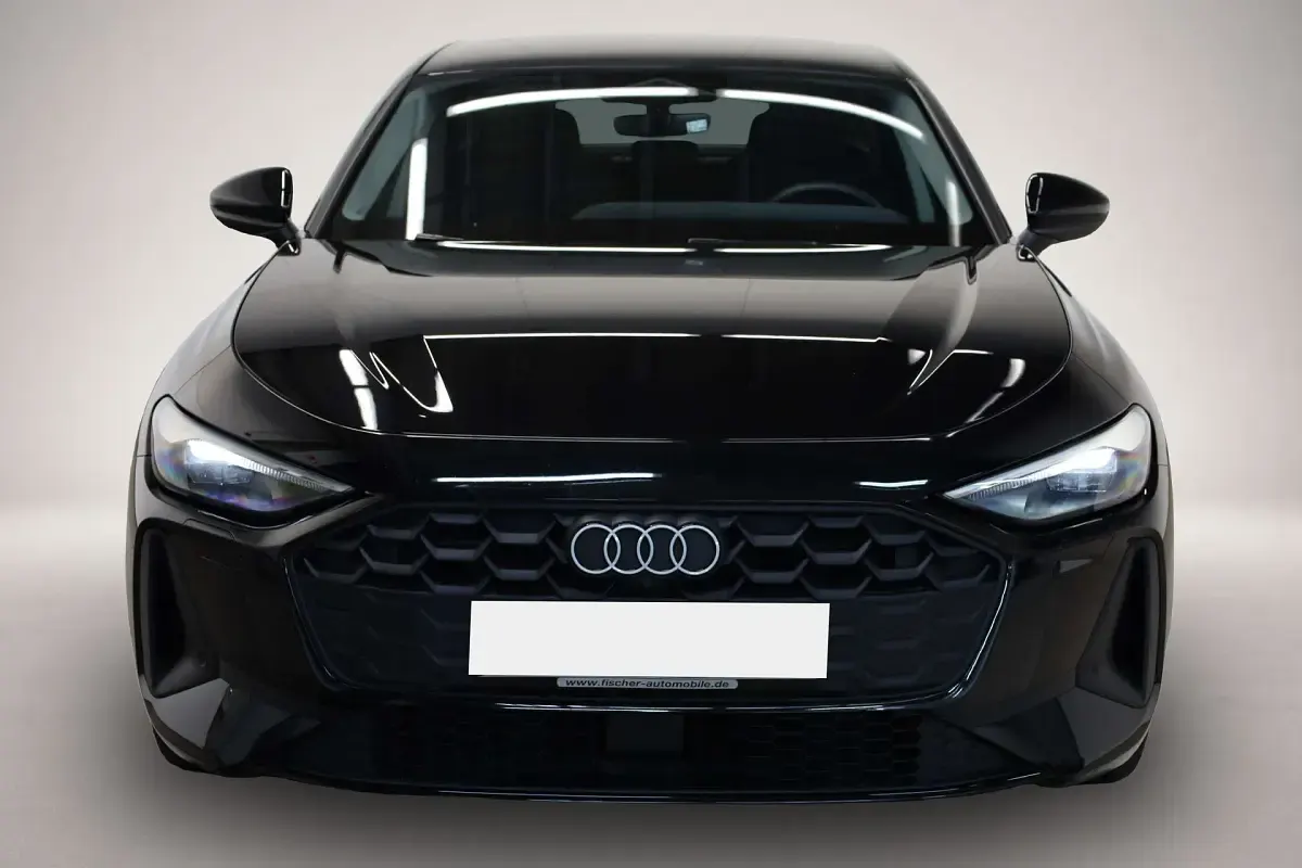 Gebraucht Audi A5 Basis 204 PS (150 kW) 2025 Mythosschwarz metallic Limousine