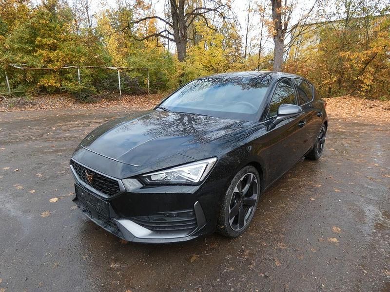Mitternachtsschwarz Gebraucht 2022 Cupra Leon Limousine | 21.890 € (Superpreis) - Bild 1/4