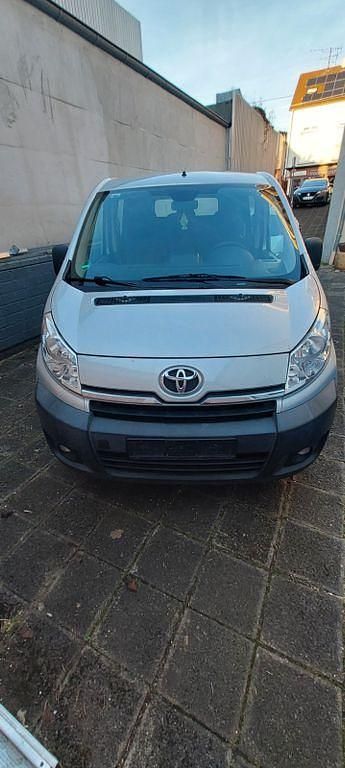 Silber Gebraucht 2014 Toyota Proace Van / Kleinbus | 8.400 € (Fairer Preis) - Bild 1/4