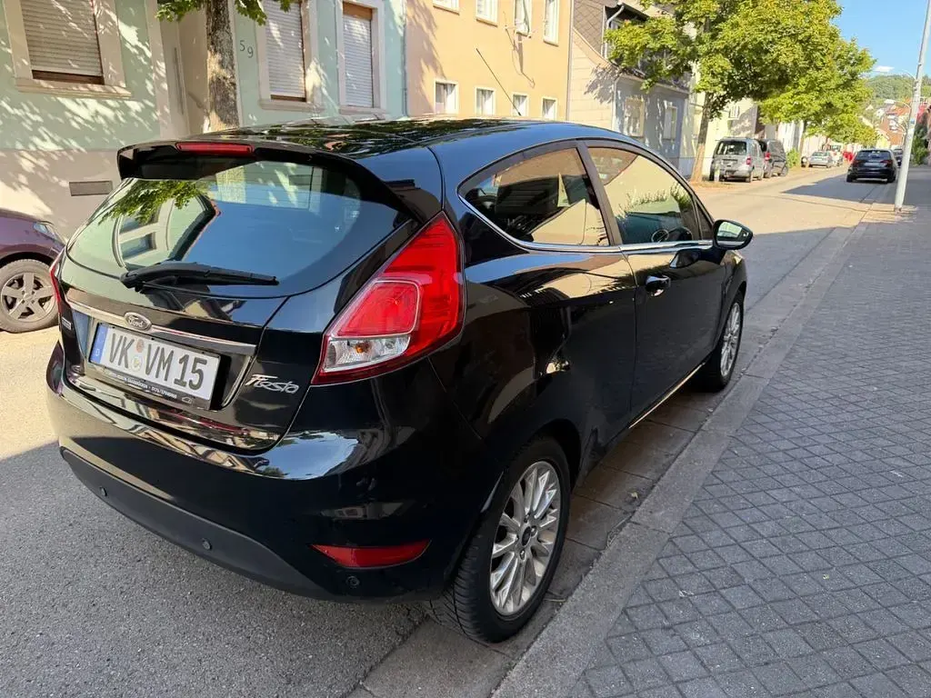 Gebraucht Ford Fiesta Individual 125 PS (91 kW) 2013 Schwarz Kleinwagen