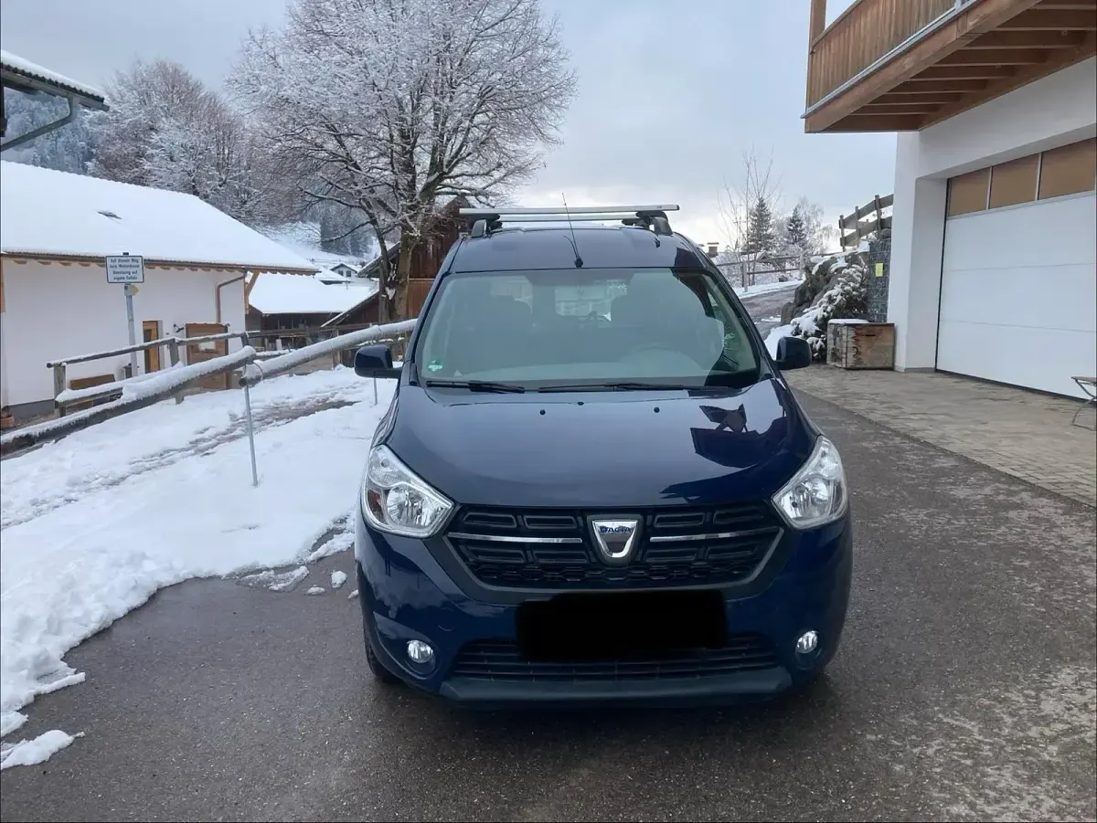 Używany Dacia Dokker 90 KM (66 kW) 2017 Niebieski Minivan