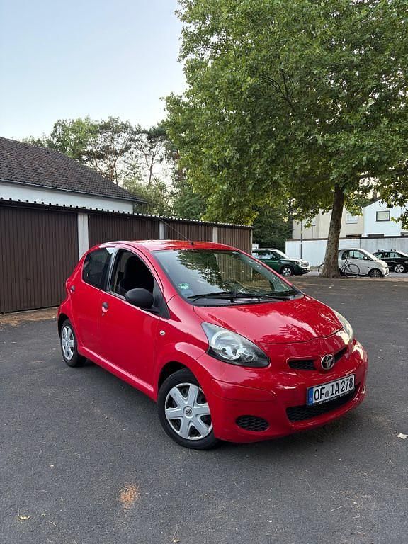 Rot Gebraucht 2008 Toyota Aygo Kleinwagen | 2.000 € (Fairer Preis) - Bild 1/4
