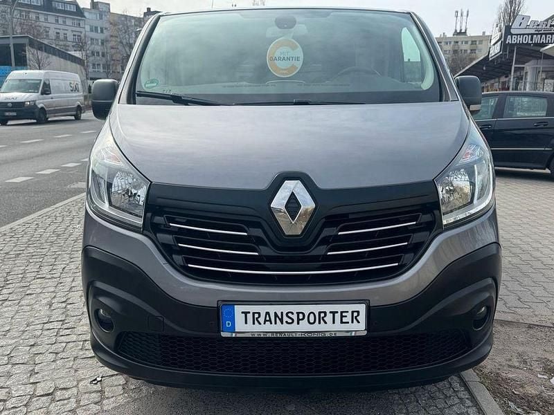 Gebraucht Renault Trafic Komfort 145 PS (106 kW) 2018 Grau Van / Kleinbus