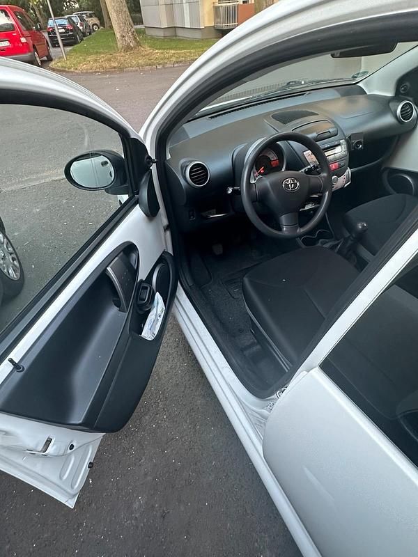 Weiß Gebraucht 2014 Toyota Aygo Kleinwagen | 5.290 € (Superpreis) - Bild 1/4