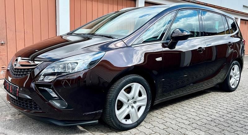 Braun Gebraucht 2013 Opel Zafira Van / Kleinbus | 6.400 € (Etwas zu teuer) - Bild 1/4