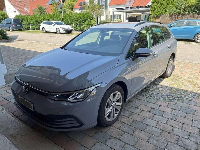 Grau Gebraucht 2021 VW Golf VIII Life Kombi | 21.500 € (Guter Preis) - Bild 1/4