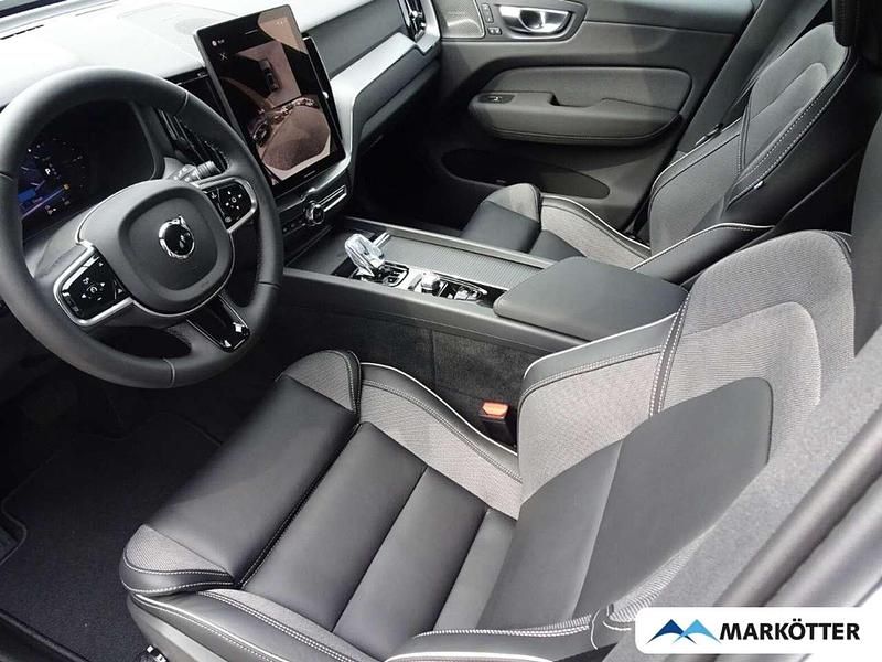 Neu Volvo XC60 Plus 455 PS (334 kW) 2025 Onyx black / metallic SUV