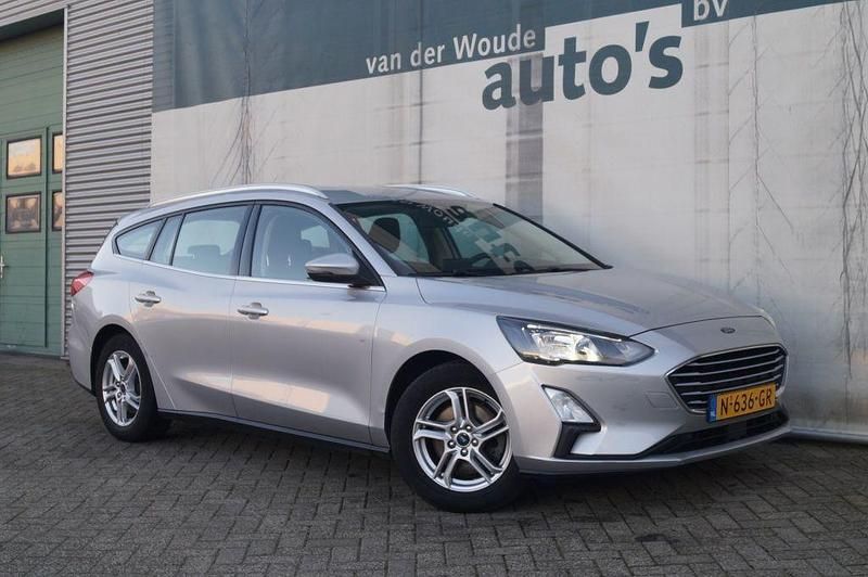 Gebraucht Ford Focus Trend 124 PS (91 kW) 2021 Grau Kombi