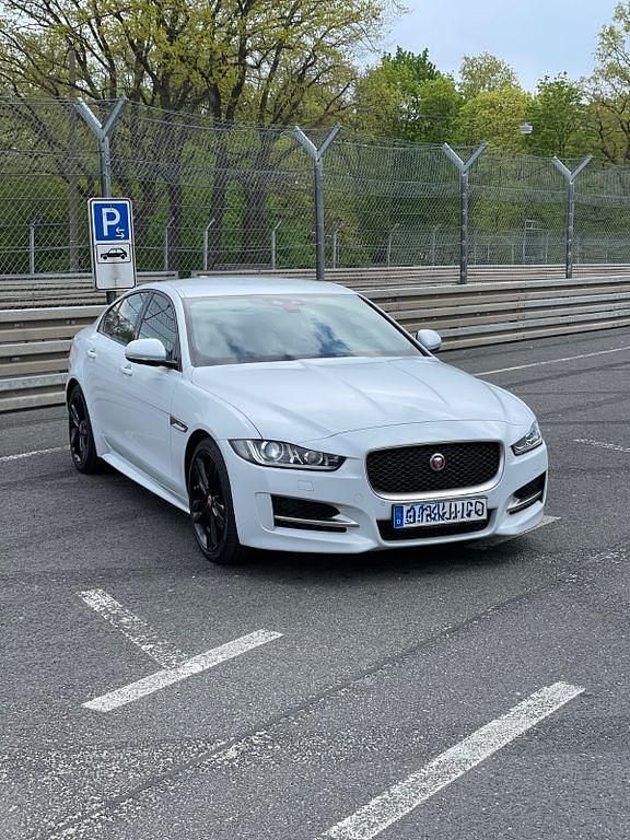 Gebraucht Jaguar XE 179 PS (131 kW) 2016 Weiß Limousine