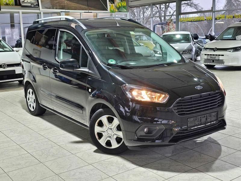 Gebraucht Ford Tourneo Courier Trend 101 PS (74 kW) 2021 Schwarz Van / Kleinbus