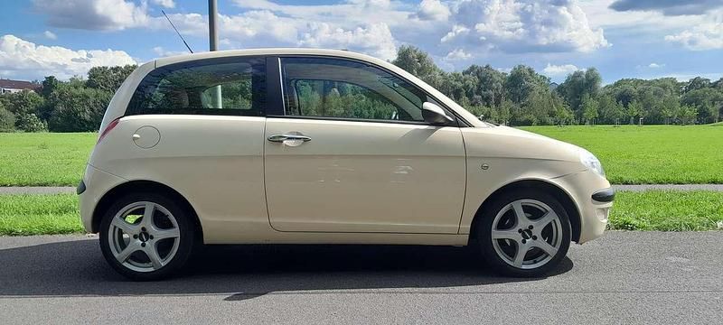 Gebraucht Lancia Ypsilon 95 PS (69 kW) 2004 Beige Kleinwagen
