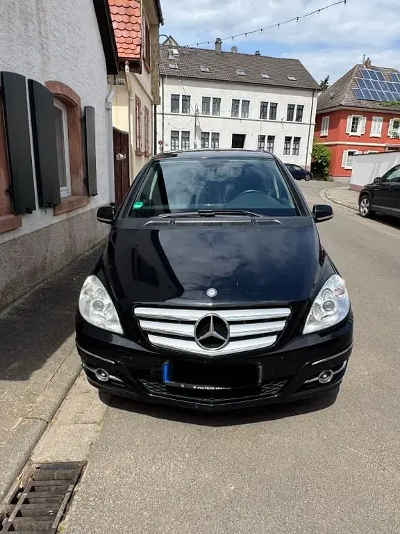 Gebraucht Mercedes B180 109 PS (80 kW) 2010 Schwarz Van / Kleinbus