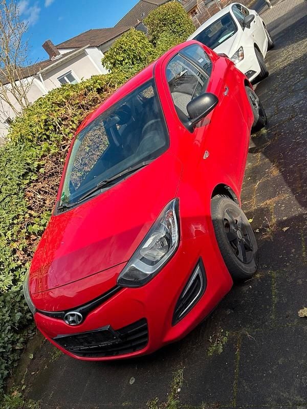 Gebraucht Hyundai i20 86 PS (63 kW) 2013 Rot Kleinwagen