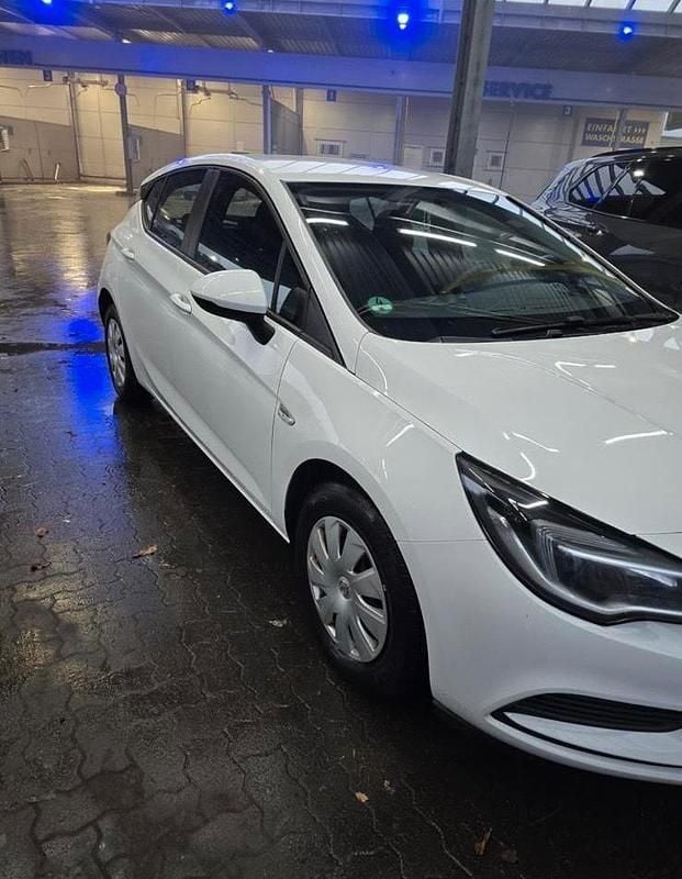Gebraucht Opel Astra 105 PS (77 kW) 2016 Weiß Limousine