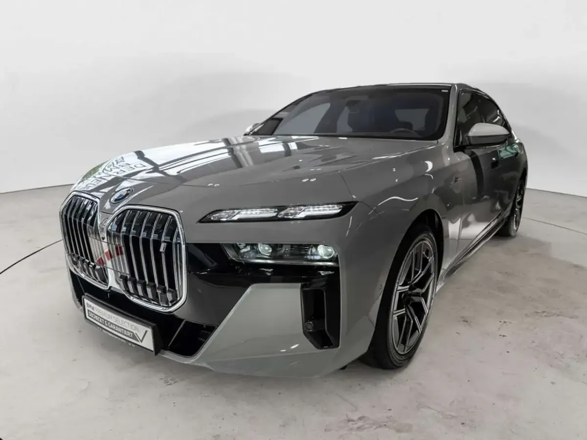Gebraucht BMW i7 M Sport 400 kW (544 PS) 2024 Grau Limousine
