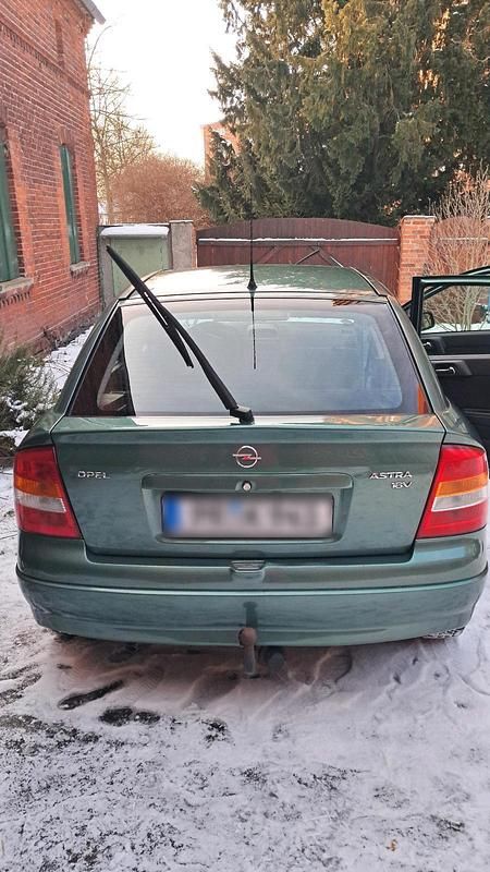 Gebraucht Opel Astra 65 PS (47 kW) 1998 Grün Limousine