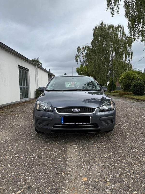 Grau Gebraucht 2006 Ford Focus Kleinwagen | 2.099 € (Guter Preis) - Bild 1/4
