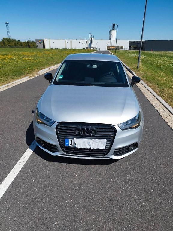 Silber Gebraucht 2013 Audi A1 Kleinwagen | 6.490 € (Guter Preis) - Bild 1/4