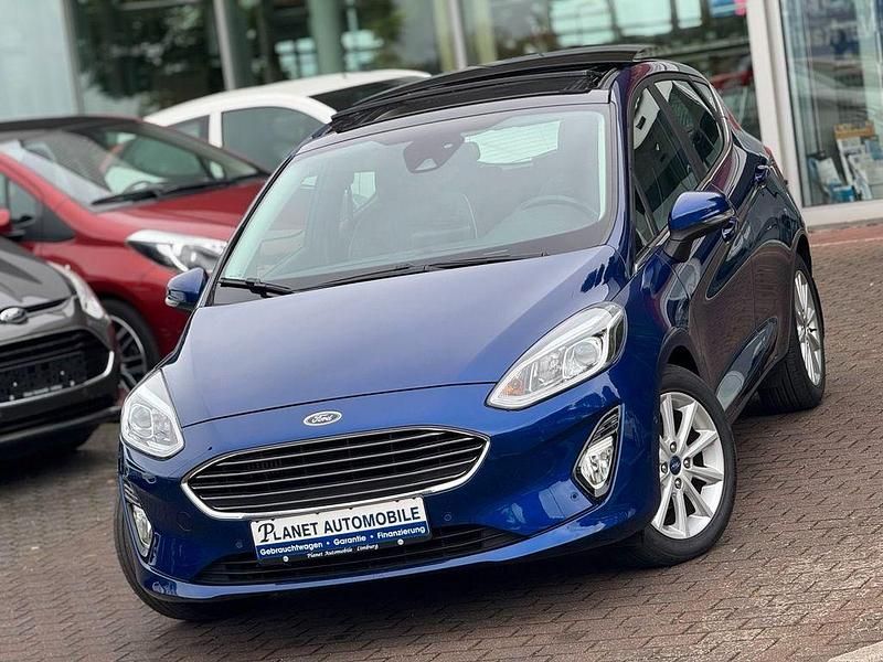 Blau Gebraucht 2017 Ford Fiesta Titanium Kleinwagen | 9.490 € (Fairer Preis) - Bild 1/4
