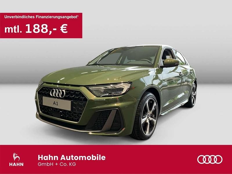 Distriktgrün metallic Neu 2025 Audi A1 S-Line Kleinwagen | 28.141 € (Guter Preis) - Bild 1/3