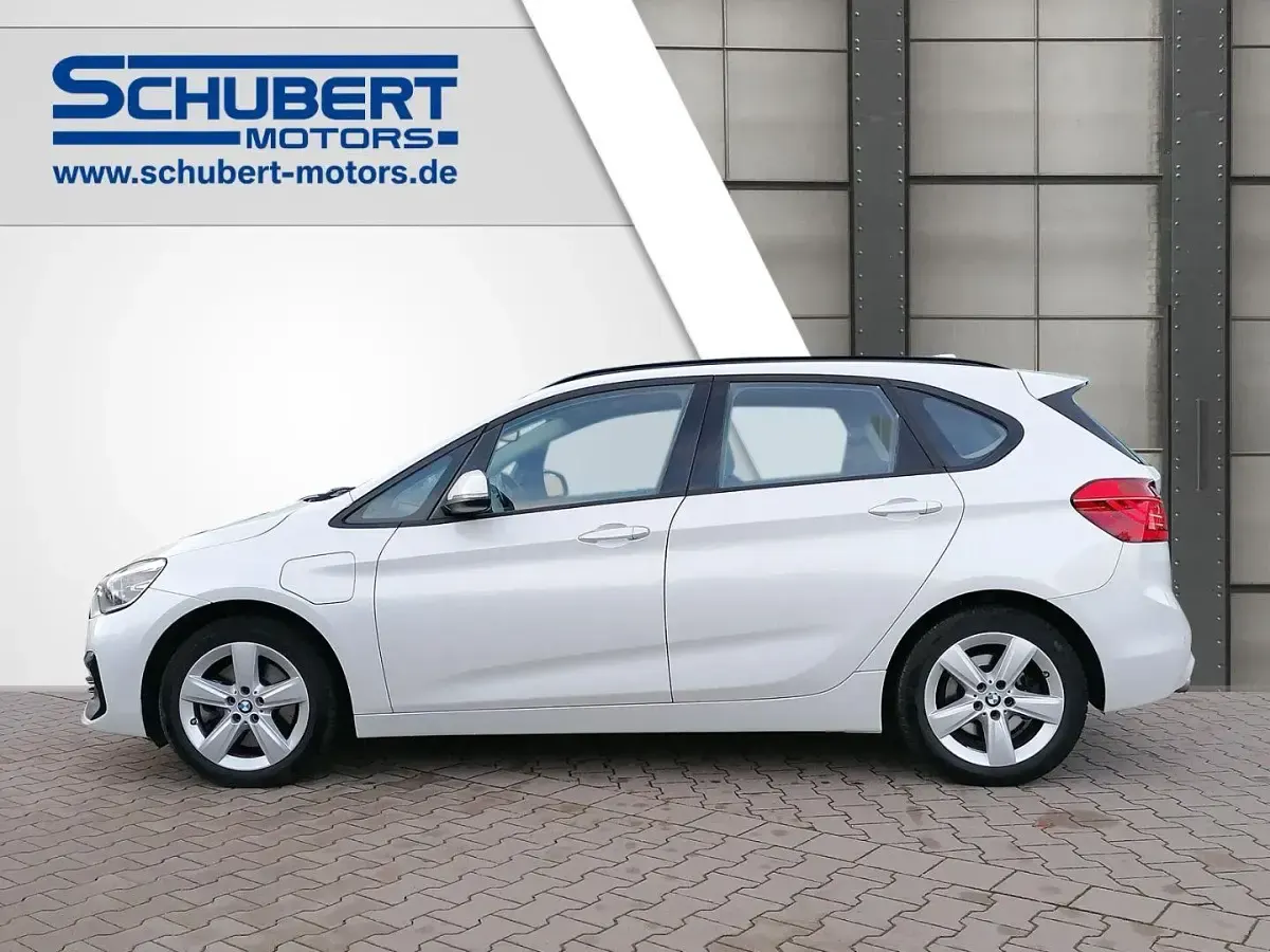 Gebraucht BMW 225 Active Tourer Advantage 224 PS (164 kW) 2019 Weiß Van / Kleinbus