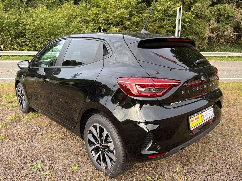 Neu Mitsubishi Colt Plus 91 PS (66 kW) 2025 Schwarz Limousine